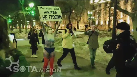 Обнажённая девушка на Пушкинской: нет войне!